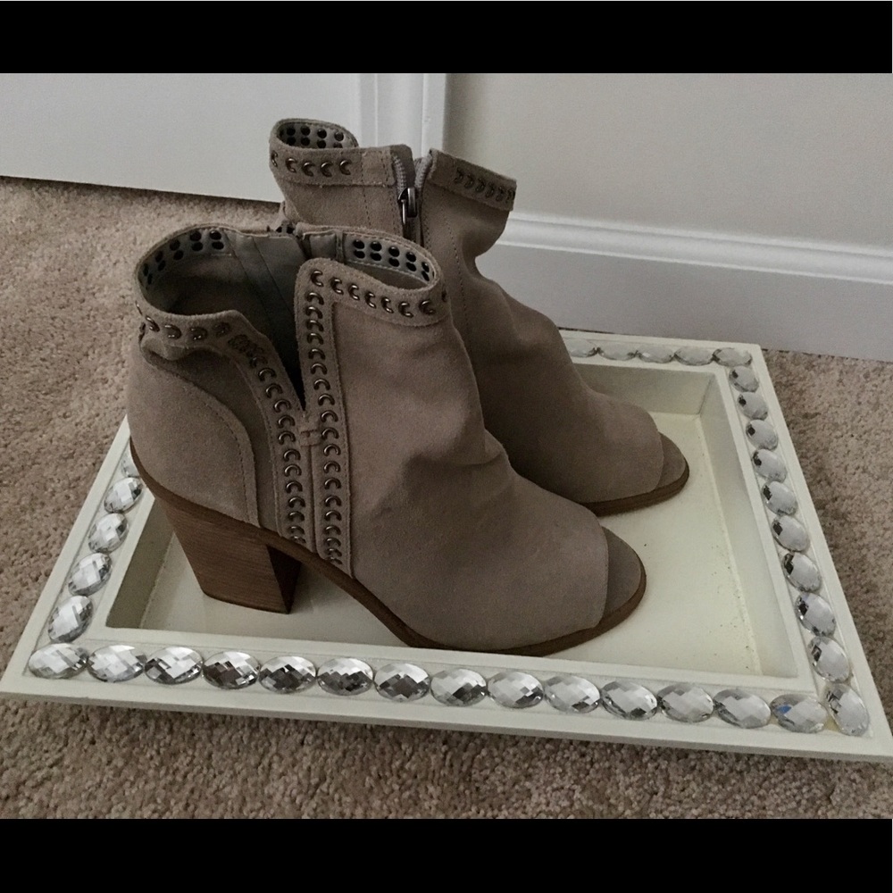 Vince Camuto Kemelly peep toe booties